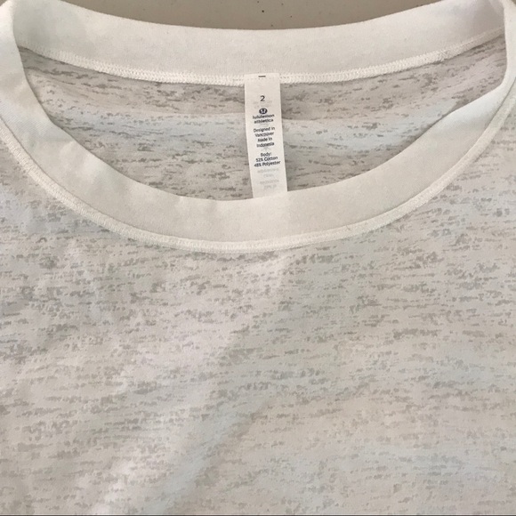 NWT WHITE LULULEMON LIGHTEST OVERSIZED TEE -Size 2 - Picture 3 of 8